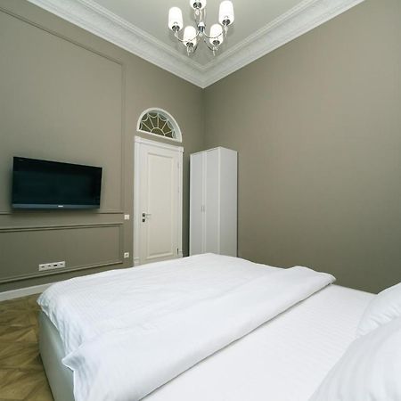 Vip Apartment Near Kreschatyk, 31А Pushkinska Street キエフ エクステリア 写真