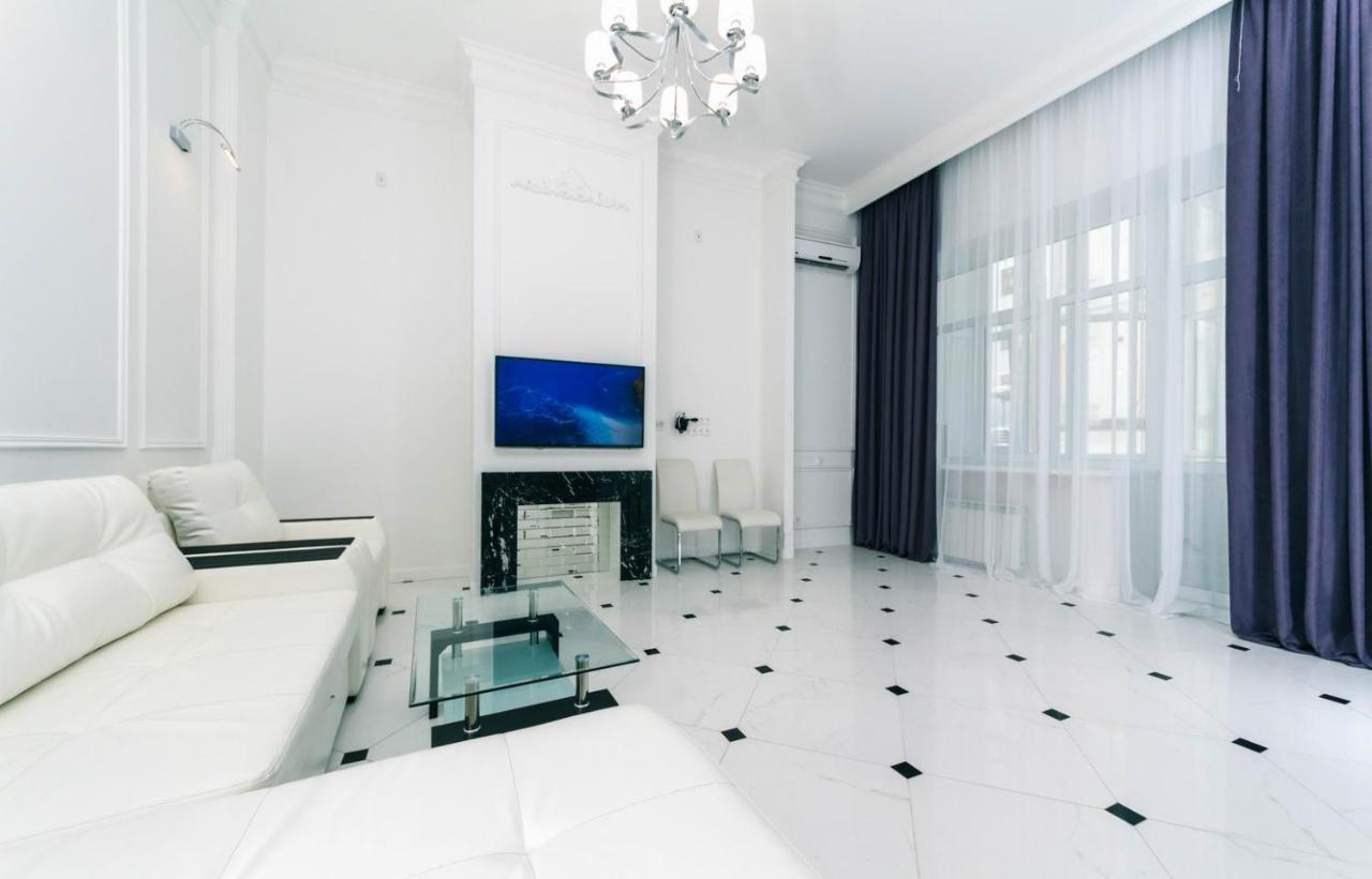 Vip Apartment Near Kreschatyk, 31А Pushkinska Street キエフ エクステリア 写真