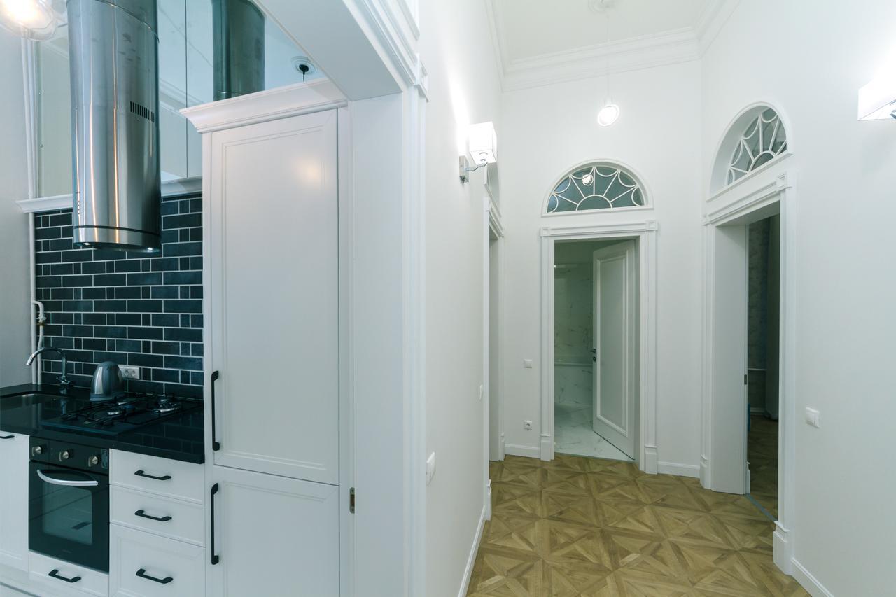Vip Apartment Near Kreschatyk, 31А Pushkinska Street キエフ エクステリア 写真