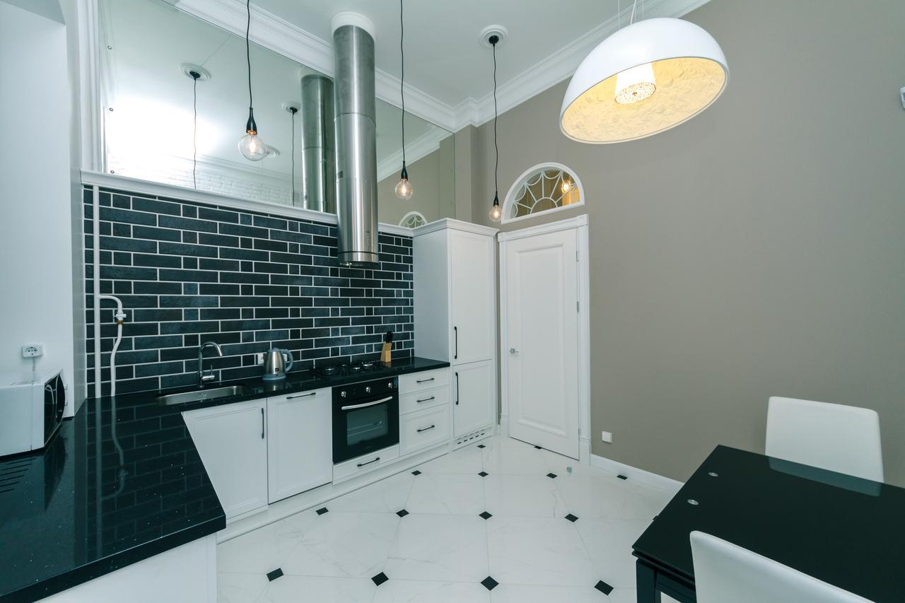 Vip Apartment Near Kreschatyk, 31А Pushkinska Street キエフ エクステリア 写真