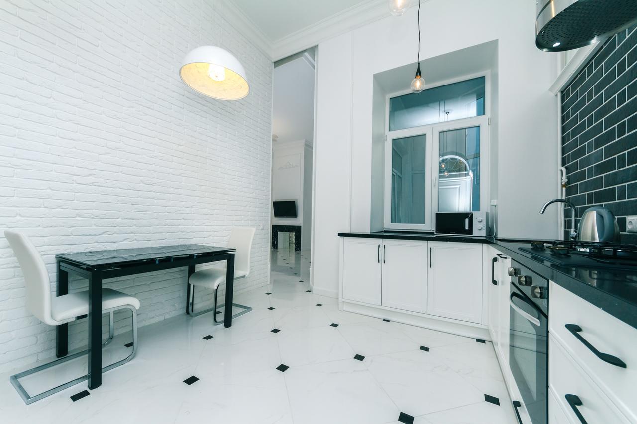 Vip Apartment Near Kreschatyk, 31А Pushkinska Street キエフ エクステリア 写真