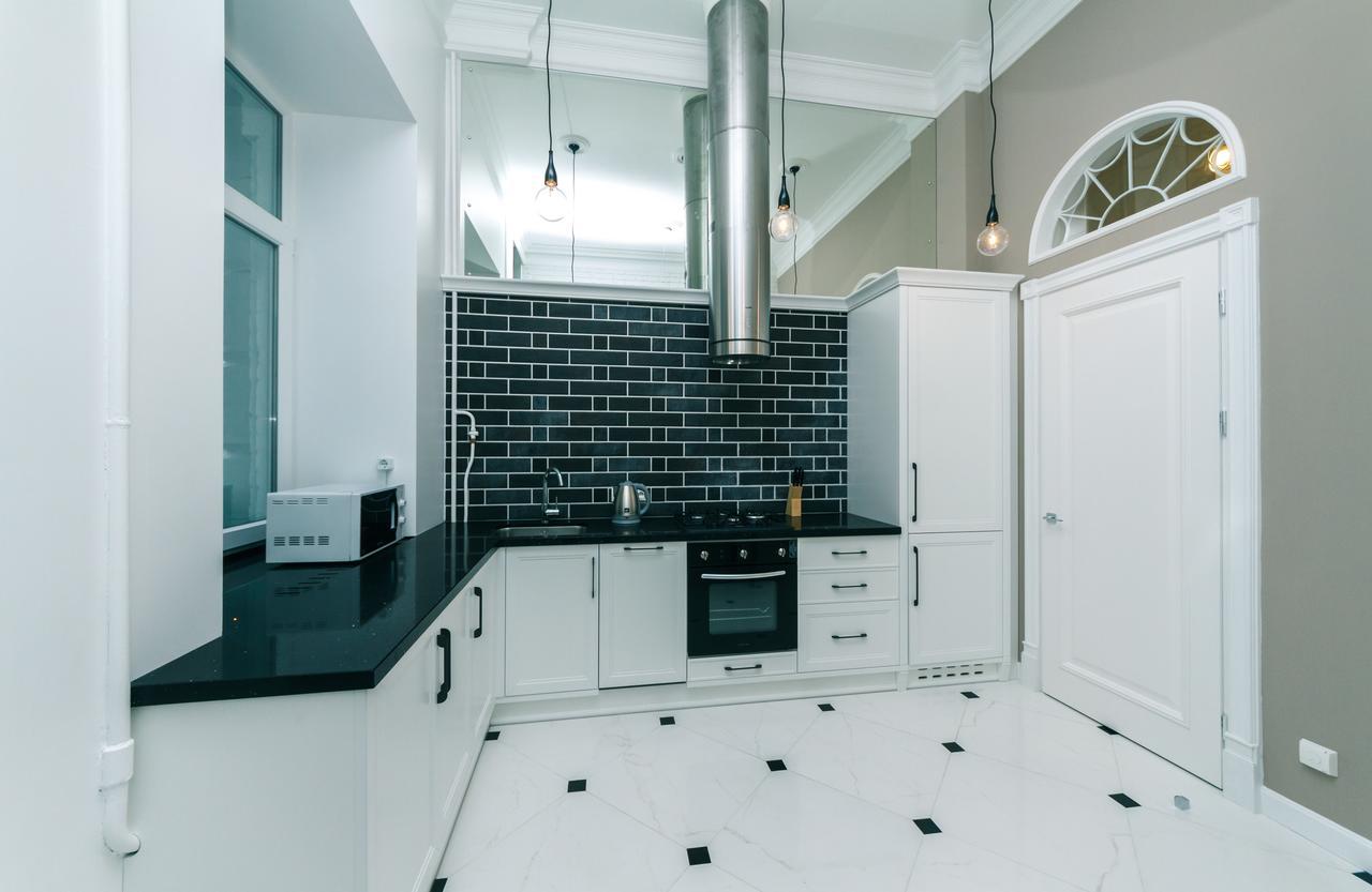 Vip Apartment Near Kreschatyk, 31А Pushkinska Street キエフ エクステリア 写真