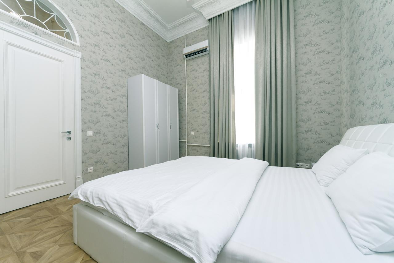 Vip Apartment Near Kreschatyk, 31А Pushkinska Street キエフ エクステリア 写真