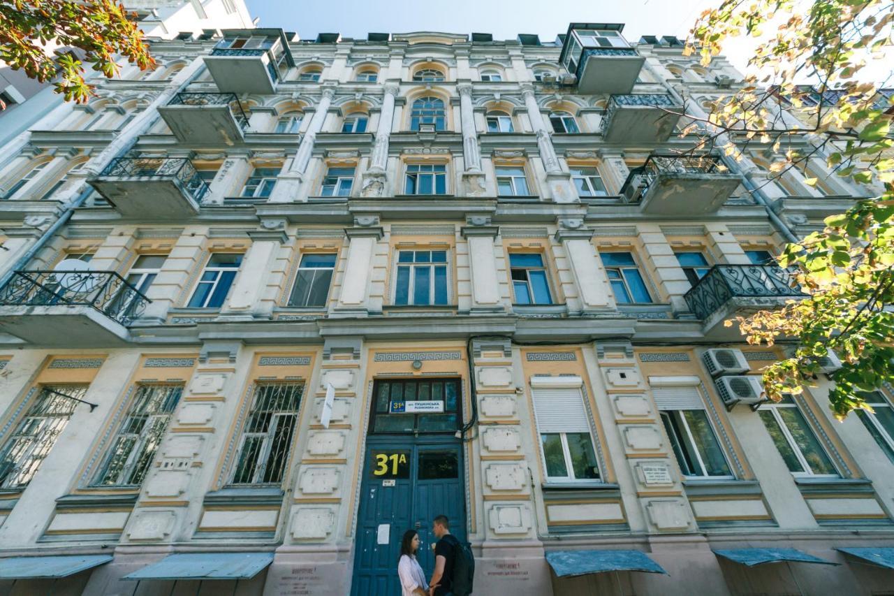 Vip Apartment Near Kreschatyk, 31А Pushkinska Street キエフ エクステリア 写真
