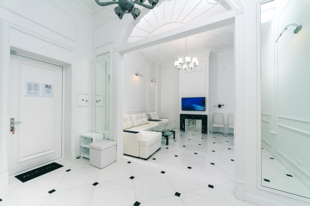 Vip Apartment Near Kreschatyk, 31А Pushkinska Street キエフ エクステリア 写真
