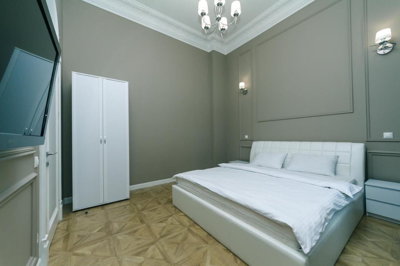 Vip Apartment Near Kreschatyk, 31А Pushkinska Street キエフ エクステリア 写真