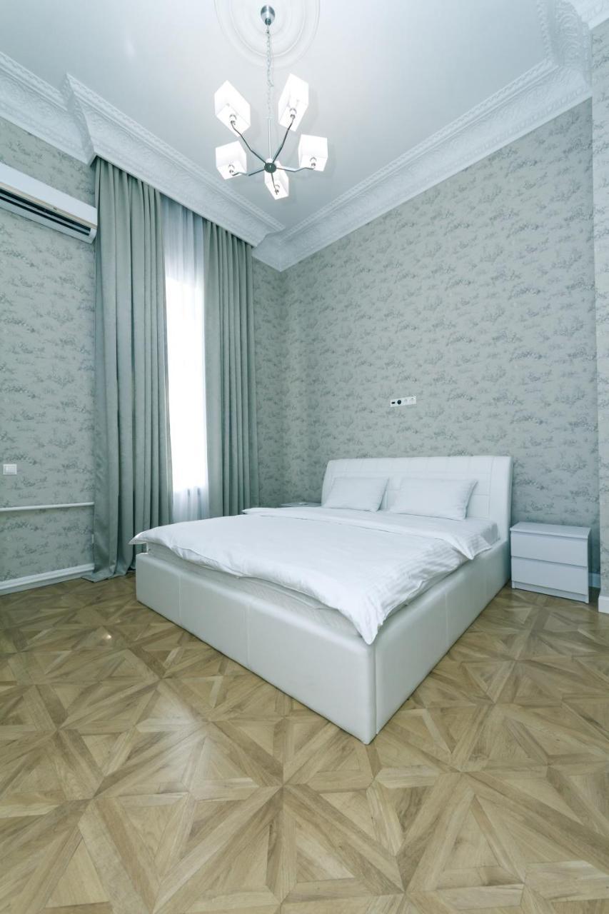 Vip Apartment Near Kreschatyk, 31А Pushkinska Street キエフ エクステリア 写真