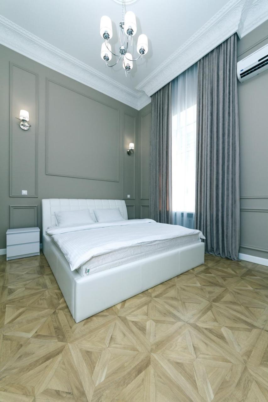Vip Apartment Near Kreschatyk, 31А Pushkinska Street キエフ エクステリア 写真
