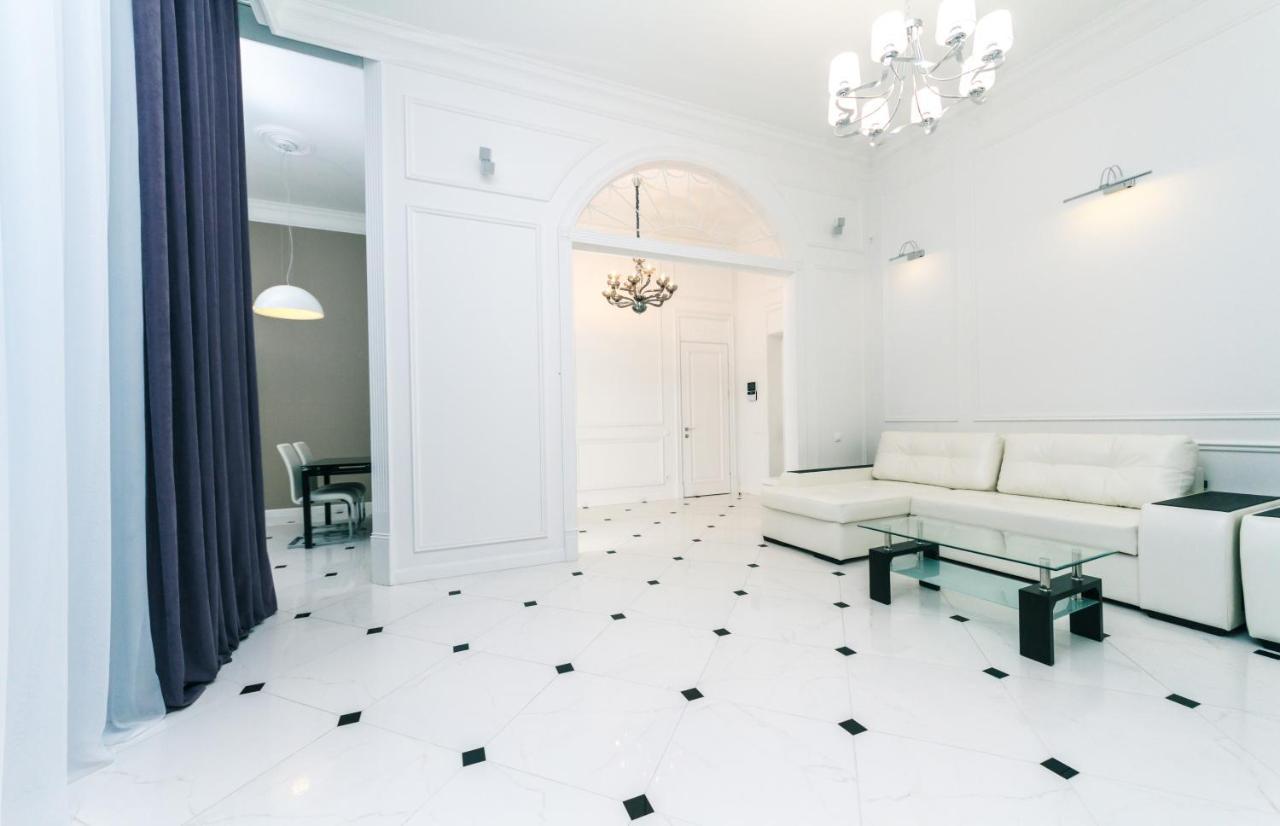 Vip Apartment Near Kreschatyk, 31А Pushkinska Street キエフ エクステリア 写真