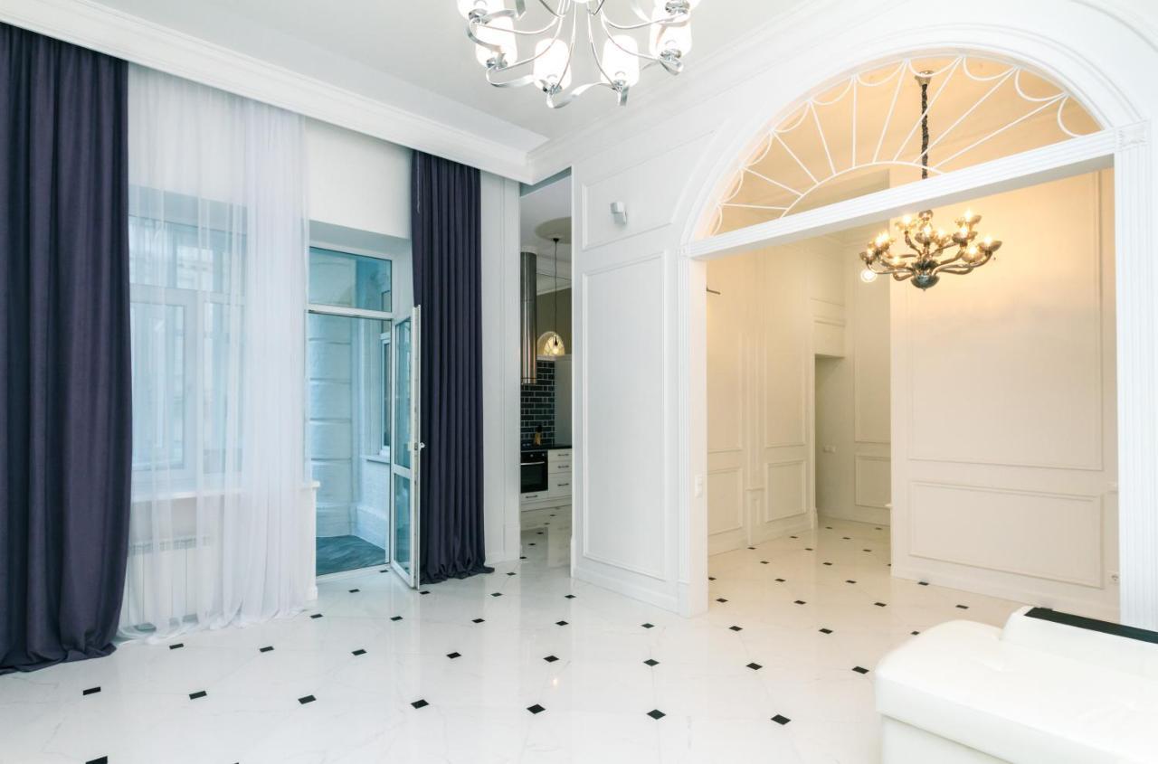 Vip Apartment Near Kreschatyk, 31А Pushkinska Street キエフ エクステリア 写真