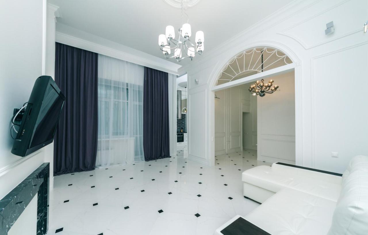 Vip Apartment Near Kreschatyk, 31А Pushkinska Street キエフ エクステリア 写真