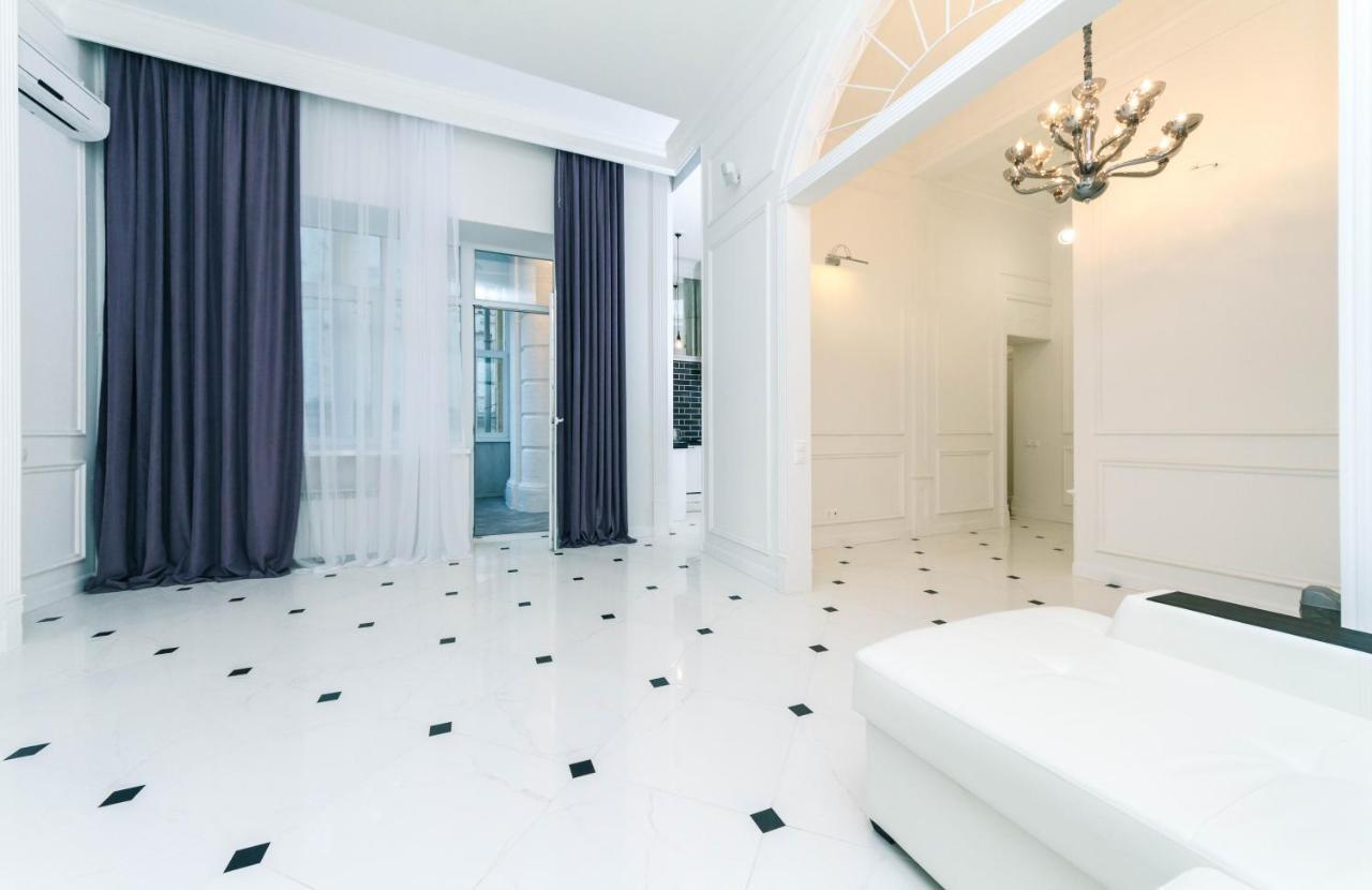 Vip Apartment Near Kreschatyk, 31А Pushkinska Street キエフ エクステリア 写真